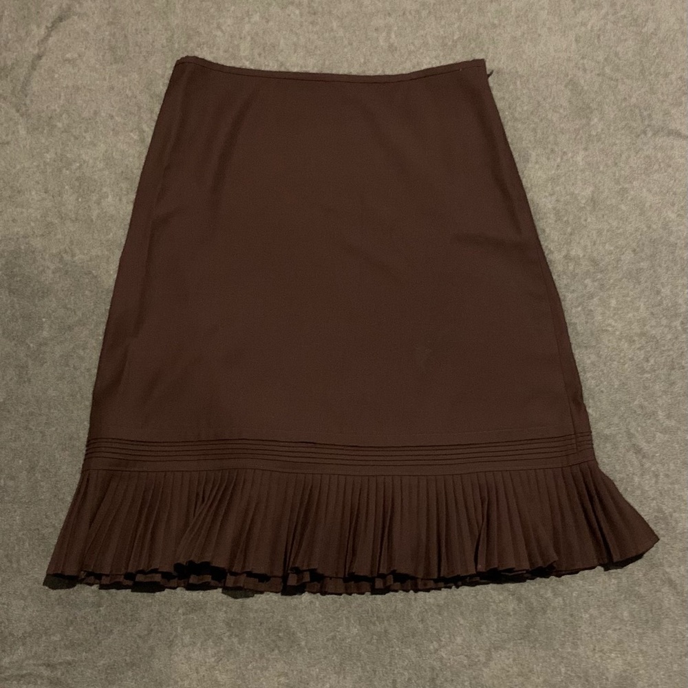 Cute knee length skirt size 6